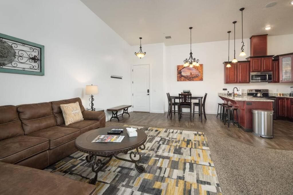 Luxury Downtown Rental - La Dolce Vita Villa #3 Moab Buitenkant foto
