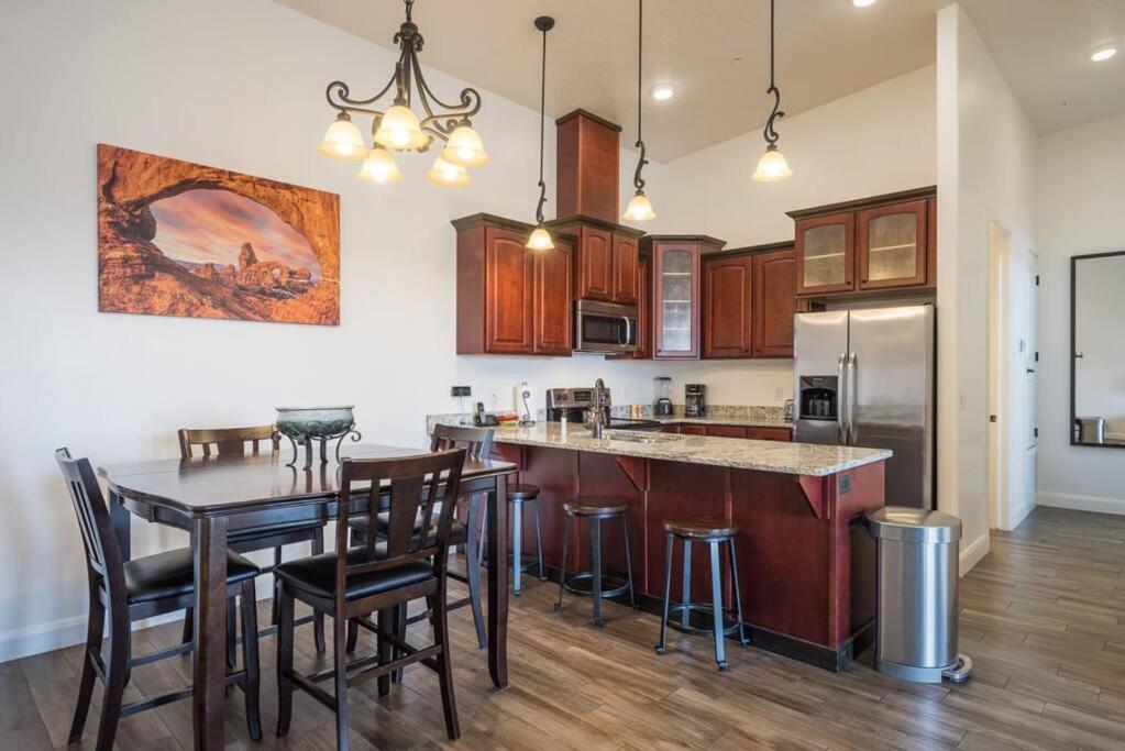 Luxury Downtown Rental - La Dolce Vita Villa #3 Moab Buitenkant foto